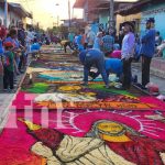 Foto: Viernes Santo: Realizan alfombras pasionarias en León / TN8