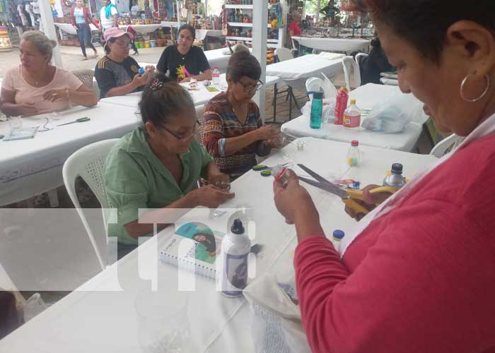 Reutilizan materiales desechados para evitar la contaminación en Managua