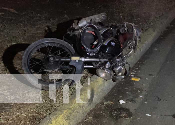 Motociclista y acompañante terminan lesionados tras accidente en Managua