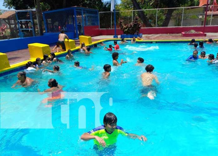 Familias siguen disfrutando de este verano en las piscinas de Xilonem