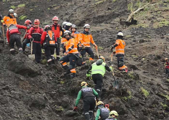 Crece la cifra de muertos por alud de tierra en Alausí, Ecuador