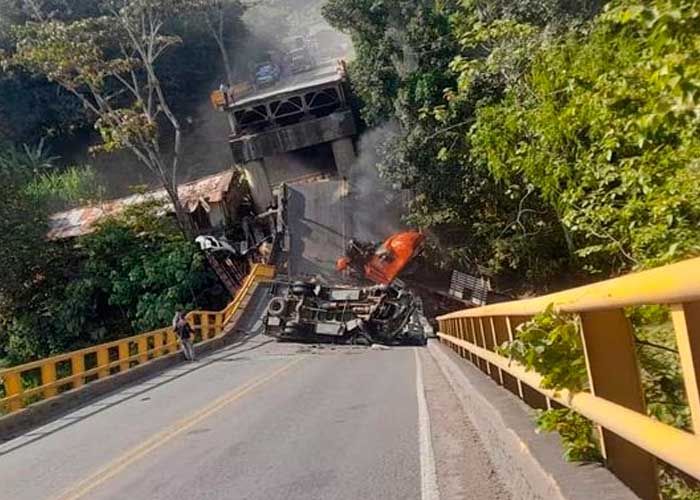 ¡Impresionante! Colapsó un puente en Colombia y dejó al menos 15 heridos