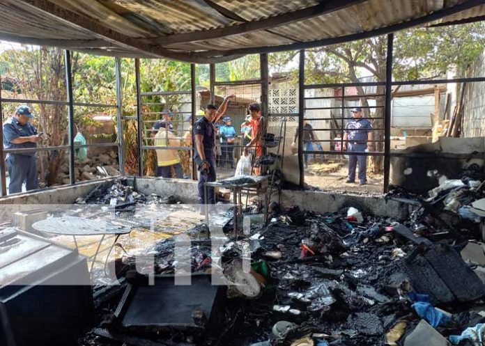 Foto: Incendio reduce a cenizas una vivienda en Managua / TN8