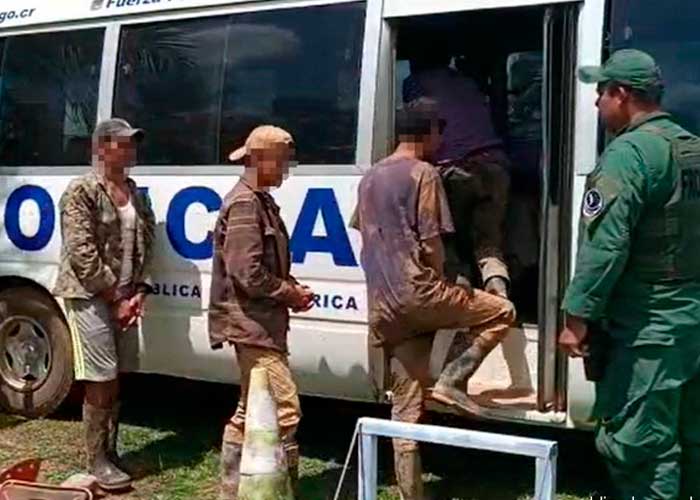 Arrestan a 10 nicaragüenses por practicar minería ilegal en Costa Rica