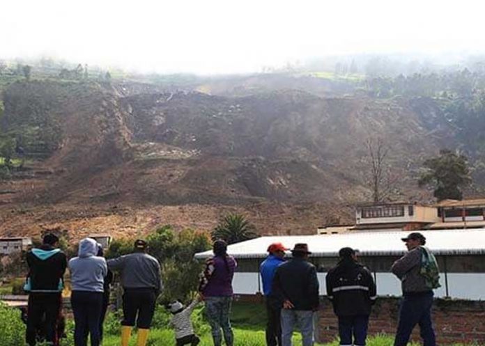 Registran 23 muertos por alud de tierra en Alausí, Ecuador