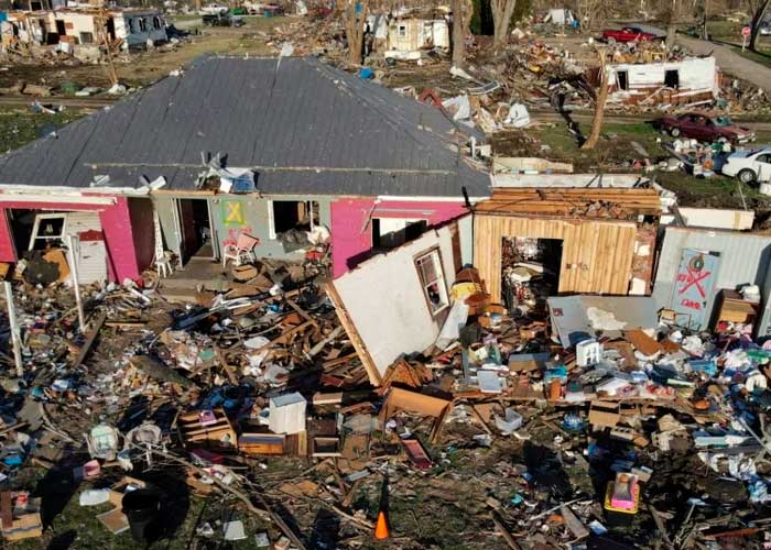 Al menos 32 muertos tras el azote de fuertes tornados en Estados Unidos