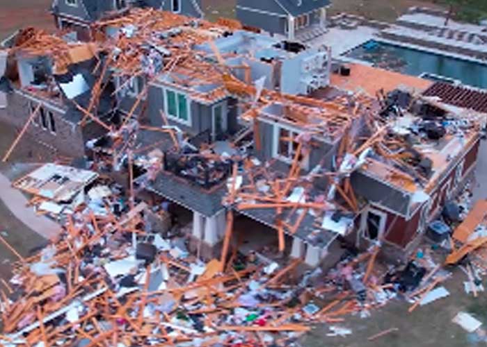 Casi una docena de tornados azotaron Estados Unidos dejando varios heridos 