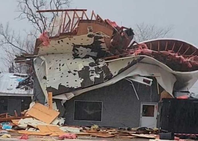 Tornado dejó varios muertos y un número indeterminado de heridos en Missouri