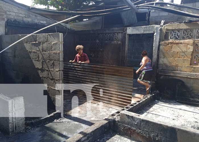 Foto: Familias que perdieron todo por el voraz incendio en Las Américas III, Managua, surgen de las cenizas / TN8