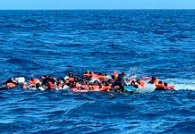 Mueren 55 migrantes, incluidas niños, en un naufragio en la costa de Libia