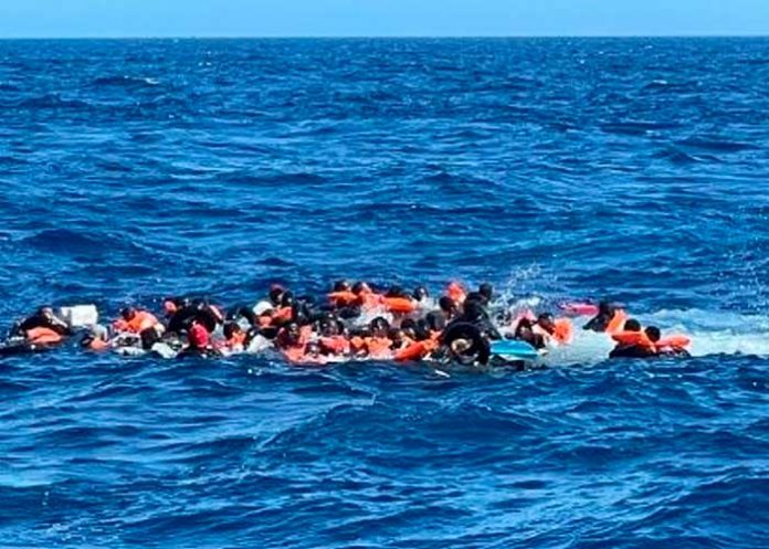 Mueren 55 migrantes, incluidas niños, en un naufragio en la costa de Libia