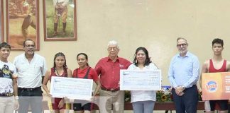 Foto: Entrega de utilidades de abril de Lotería Nacional para IND y MIFAM Nicaragua / TN8
