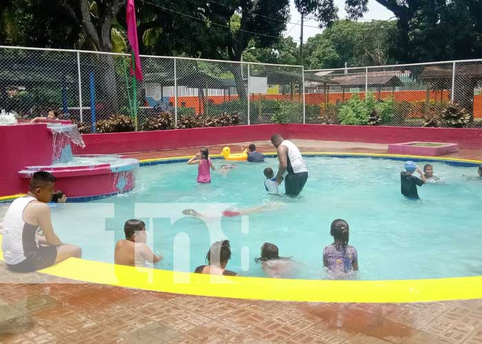 Nicaragüenses disfrutaron de las refrescantes aguas de Xilonem 