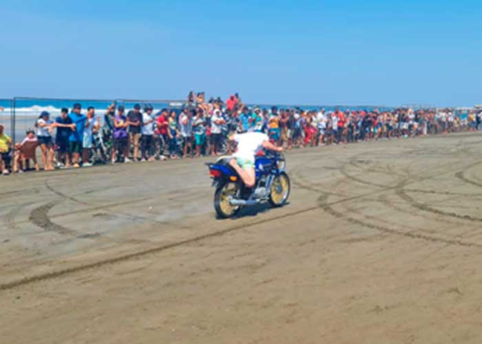 Realizan carrera de motocicletas verano 2023 en playa Los Zorros