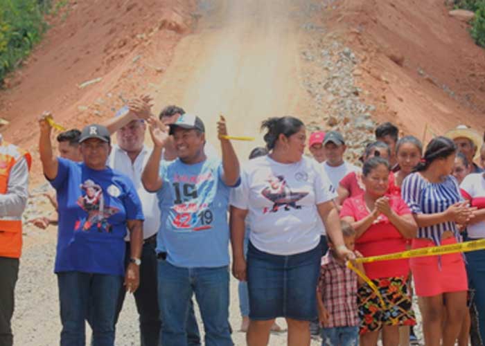 Se inauguró caminos productivos en la comunidad Santa Fe, en Rosita