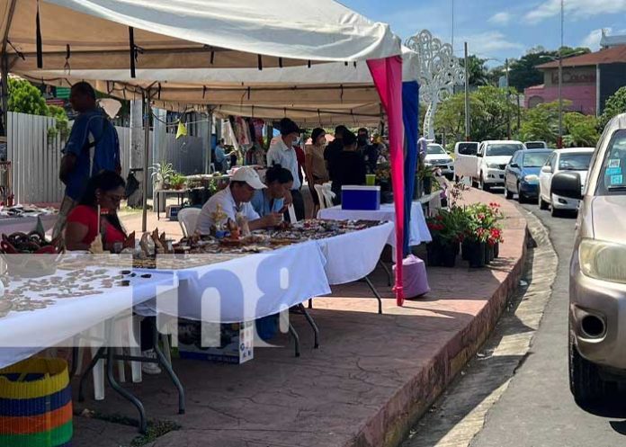 Feria del verano con precios favorables en la rotonda Hugo Chávez, Managua