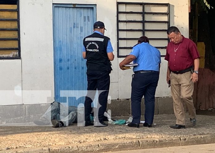 Foto: Hombre fallece en una acera del barrio Santa Ana, Managua / TN8