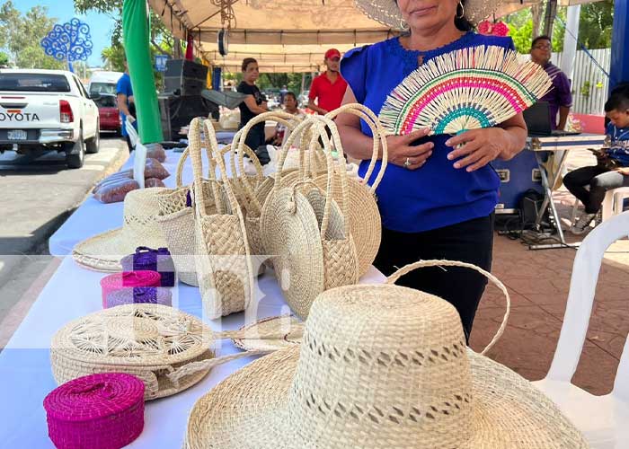 Feria del verano con precios favorables en la rotonda Hugo Chávez, Managua
