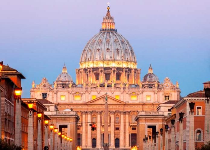 Acusan de corrupción y blanqueo de capitales a cuatro trabajadores del Vaticano