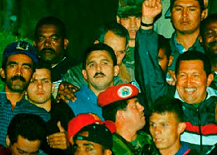 Hace 21 años Venezuela derrotó un golpe de estado y rescató al Cmdt. Chávez