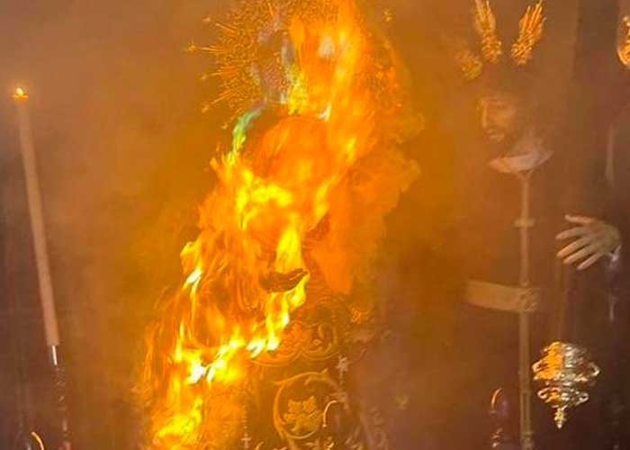 Desalojan iglesia en España tras arder una imagen de la Virgen