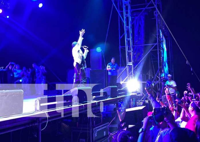 Foto: Cientos de Cristianos disfrutaron del concierto de Alex Zurdo y su Banda en Juigalpa / TN8
