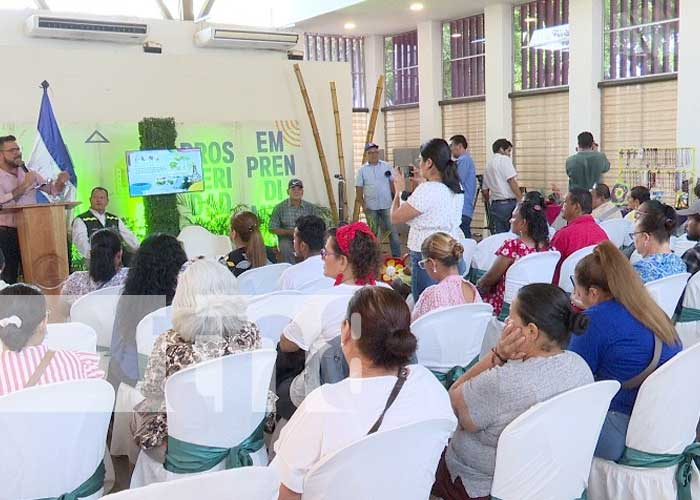 Emprendedores participan en Encuentro Nacional de Recicladores