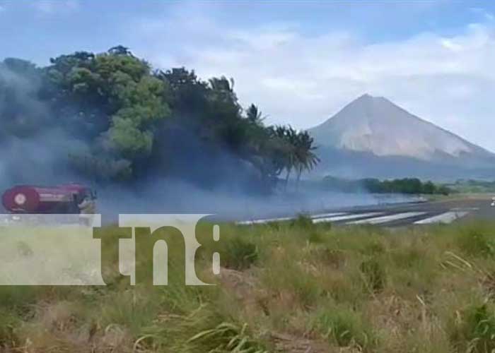 Incendio forestal es sofocado por bomberos en Ometepe