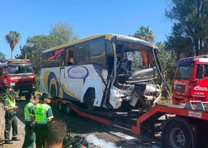 Un muerto y 39 heridos deja accidente de bus en España