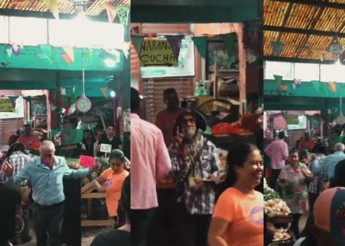 Al ritmo de una cumbia nicaragüense, se armó el bailongo en un mercado de México