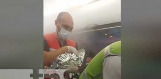 ¡Increíble! Dio a luz en pleno vuelo de Managua-Miami (VIDEO)