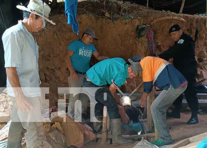 Foto: Minero en estado tras caer al fondo de una galería en Santo Domingo, Chontales / TN8