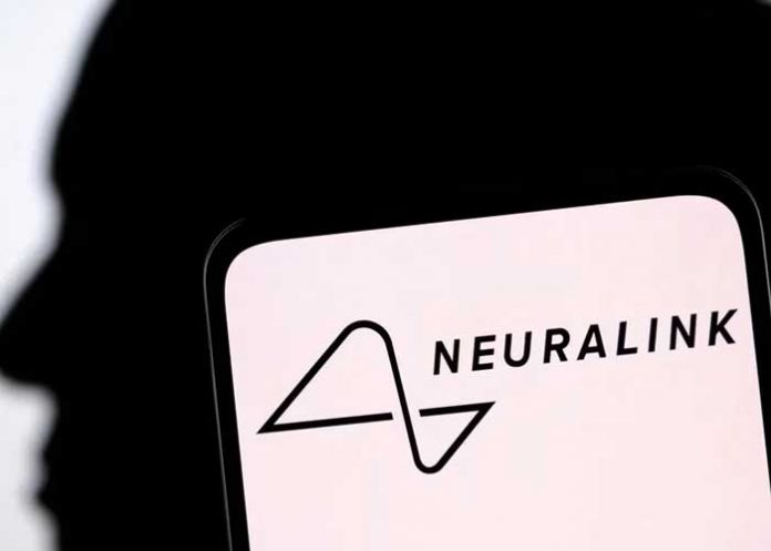 Neuralink, fue autorizada para probar implantes cerebrales en humanos