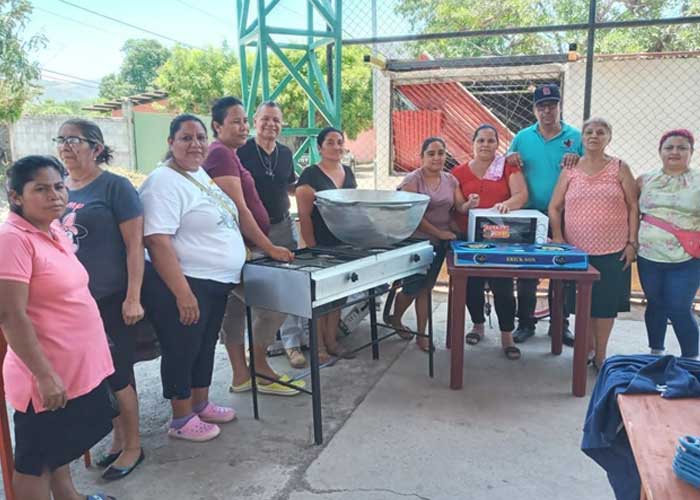 Foto: Realizan capitalización de bienes a 35 protagonistas de Santa Rosa del Peñón / Cortesía