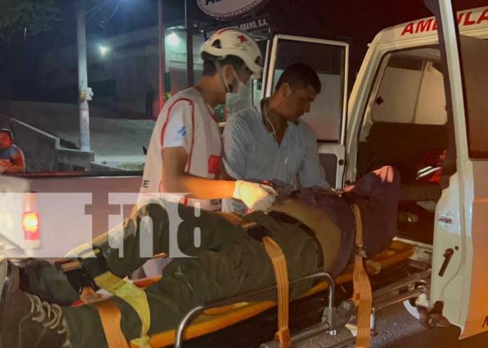 Motociclista herido al impactar contra un Taxi en la ciudad de Juigalpa