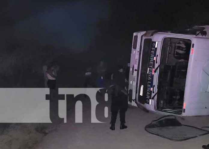 Fallas mecánicas provocan vuelco de camión en Murra, Nueva Segovia