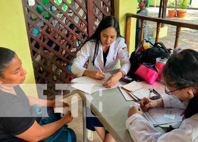 Brindan chequeo preventivo a madres nicaragüenses con feria de salud gratuita