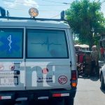 Caponera termina volcada y camioneta rayada después de chocar en Managua