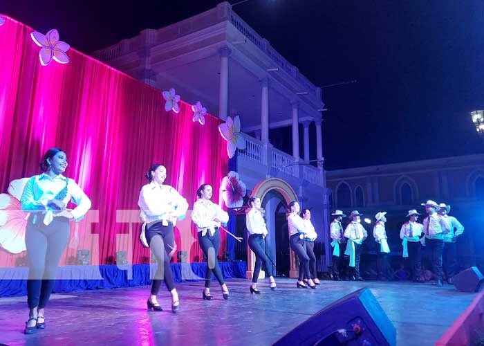 Foto: INTUR y Alcaldía Municipal celebran con danza a las madres de Granada / TN8