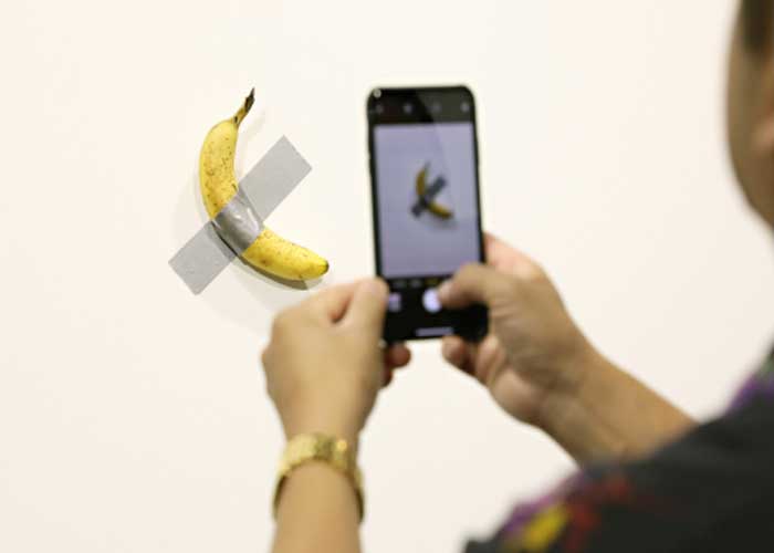 ¡Clase brama! Se comió un banano "artístico" de un museo en Seúl (VIDEO)
