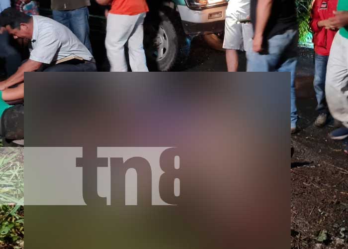 Foto: Tres muertos tras volcón mortal de una camioneta en la comarca El Morro / TN8