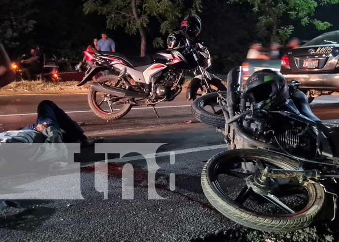 Imprudencia de motociclista lo deja con graves lesiones en Carretera Nueva a León