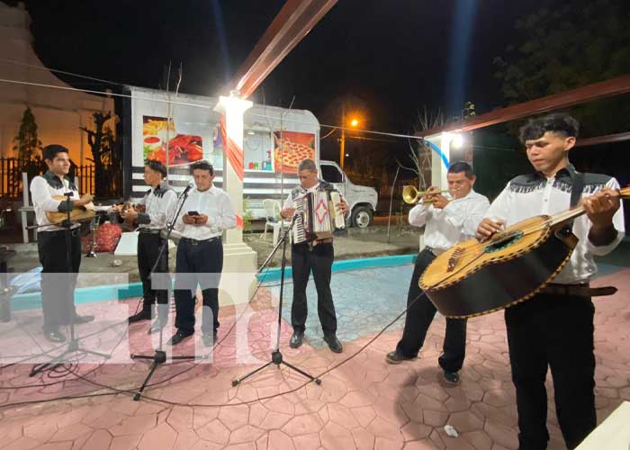 Foto: Noche cultural y serenata en honor a Santa Rita de Casia en Teustepe, Boaco / TN8