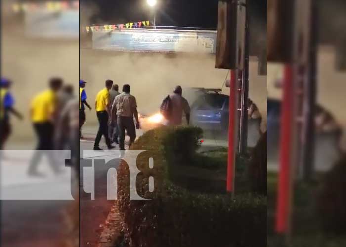 Vehículo toma fuego en una gasolinera de San Isidro Matagalpa 