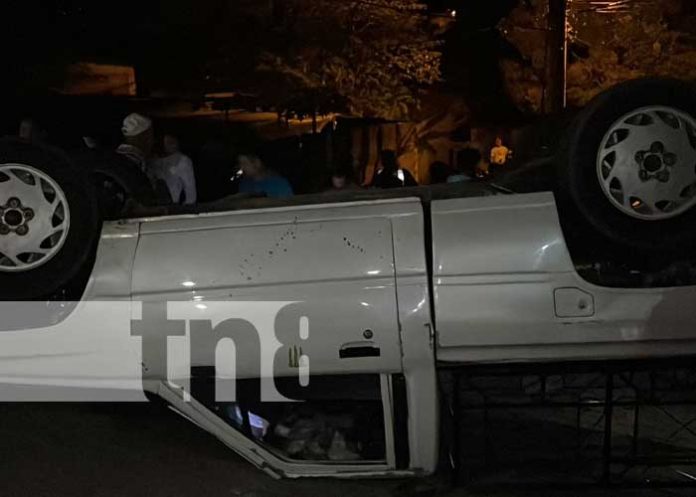Vuelco de camioneta dejó 8 lesionados en la ciudad de Juigalpa