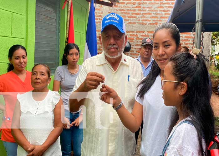 Familia de Juigalpa recibe las llaves de su vivienda de interés social 