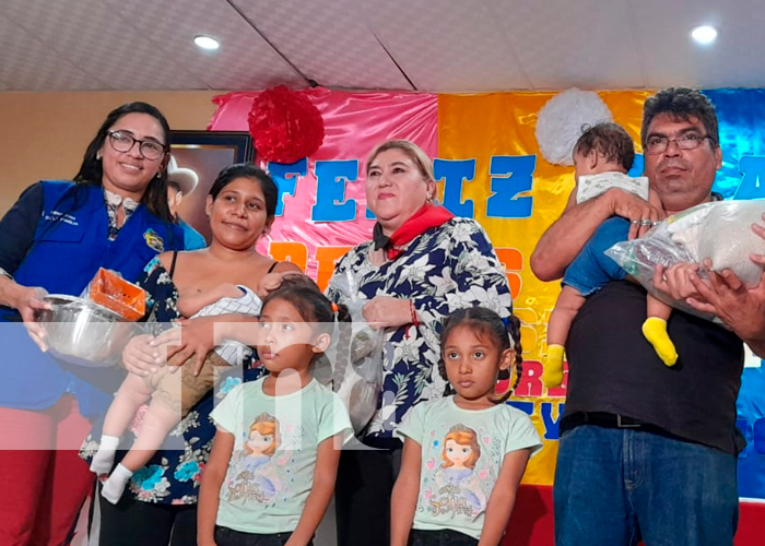 Entregan paquetes alimenticios a madres con partos múltiples de Managua