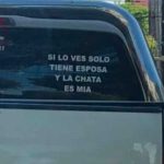 Insólito cartel de una camioneta se volvió viral