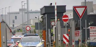 Mató a dos personas a tiros dentro de una empresa de carros en Alemania