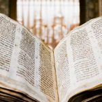 Subastan la biblia hebrea más antigua del mundo 